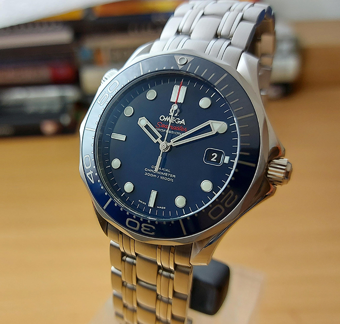 BLUE Omega Seamaster Professional Co-Axial Wristwatch Ref. 212.30.41.20.03.001